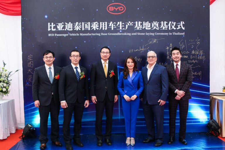 BYD วางศิลาฤกษ์โรงงานผลิตรถยนต์แห่งแรกในประเทศไทย พร้อมส่งมอบรถ BYD ATTO 3 คันที่ 9,999 และ 10,000