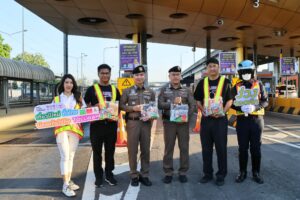 DMT ส่งมอบความห่วงใย กับกระเป๋ากันง่วงให้ผู้ใช้ทางเดินทางปลอดภัยช่วงปีใหม่